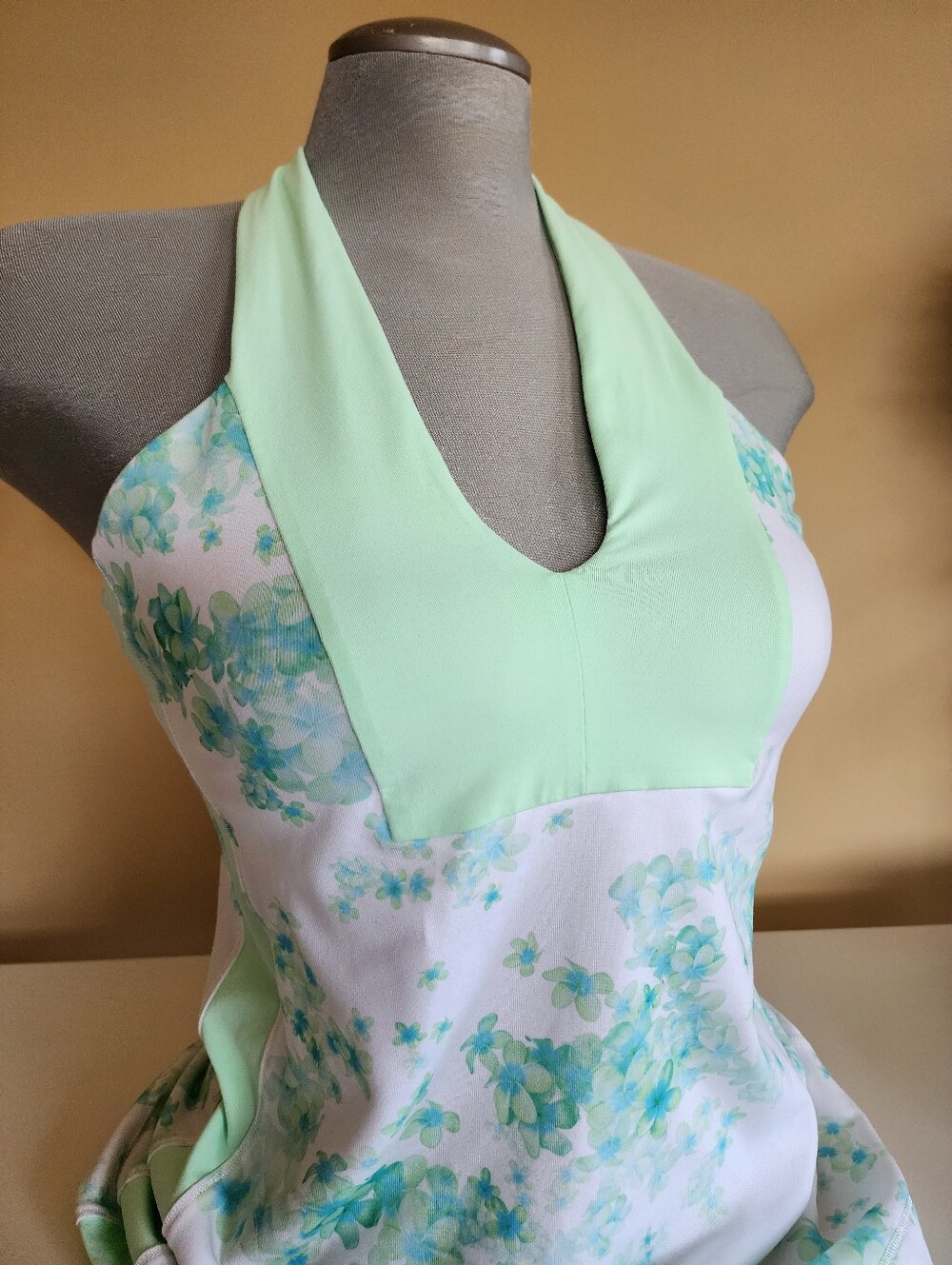 Lululemon Floral Mint Yoga Tank w/ Padding – Size 8